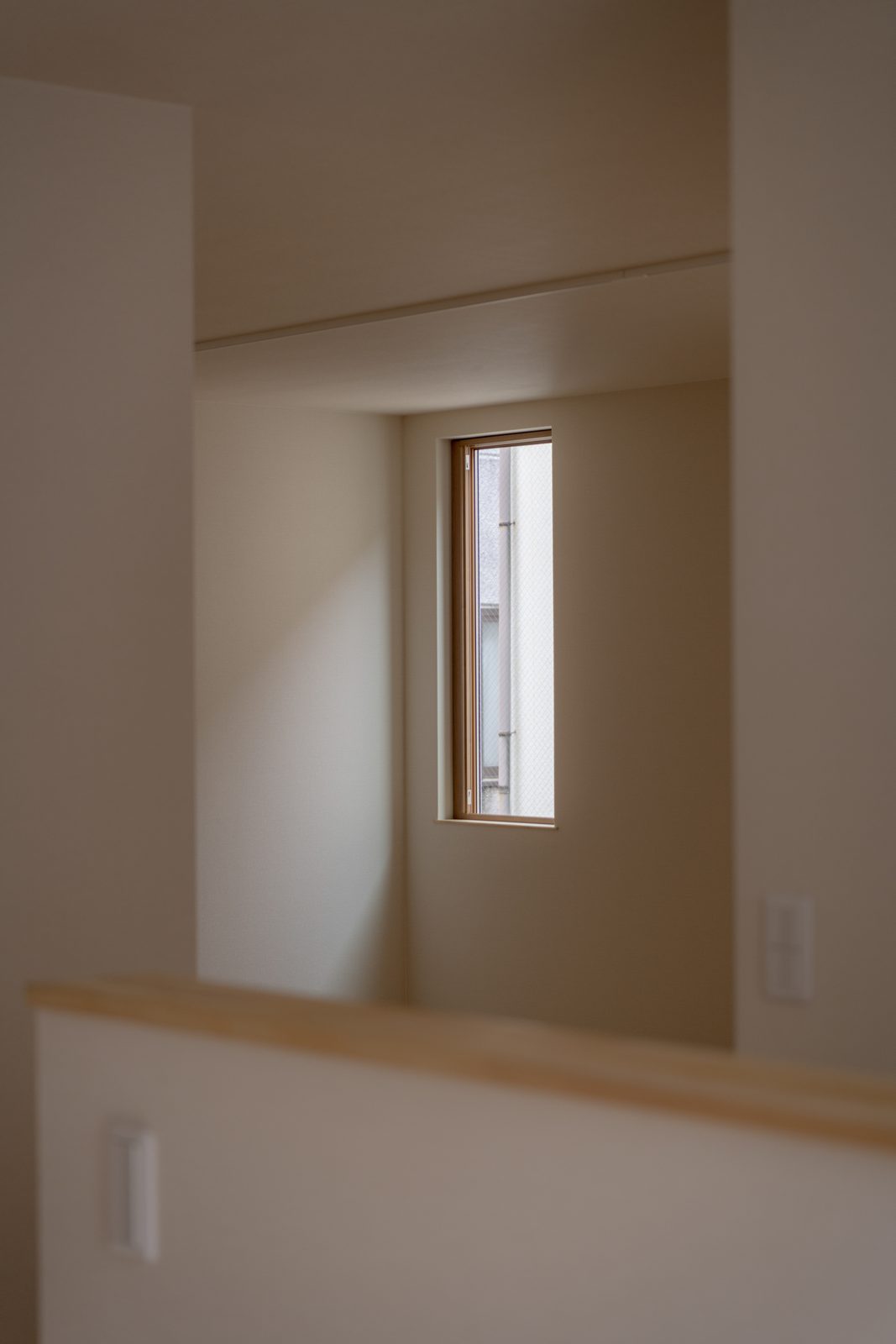 バス停前の長屋